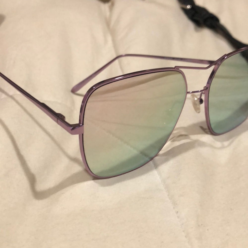 Quay sunglasses stop and stare lavender color